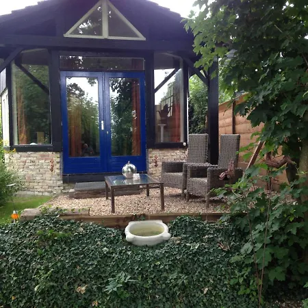 Bed & Breakfast Vrijstaand Koetshuis Marron Barsingerhorn