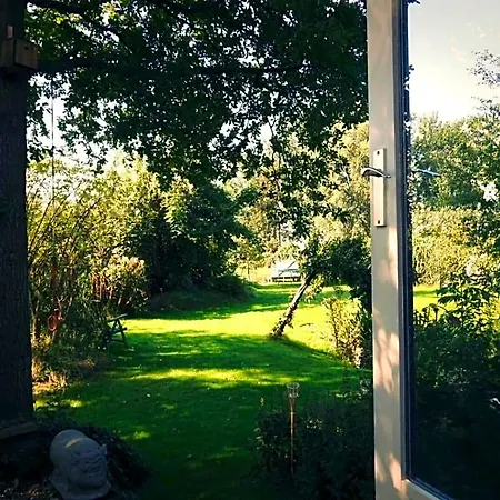 Bed & Breakfast Vrijstaand Koetshuis Marron Barsingerhorn